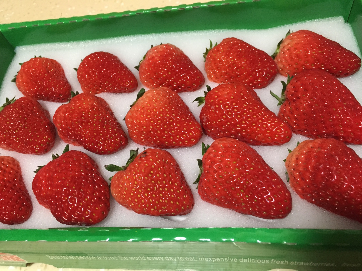 草莓盒子蛋糕的做法 步骤1