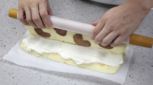 奶牛蛋糕卷+長頸鹿蛋糕卷的做法 步骤19