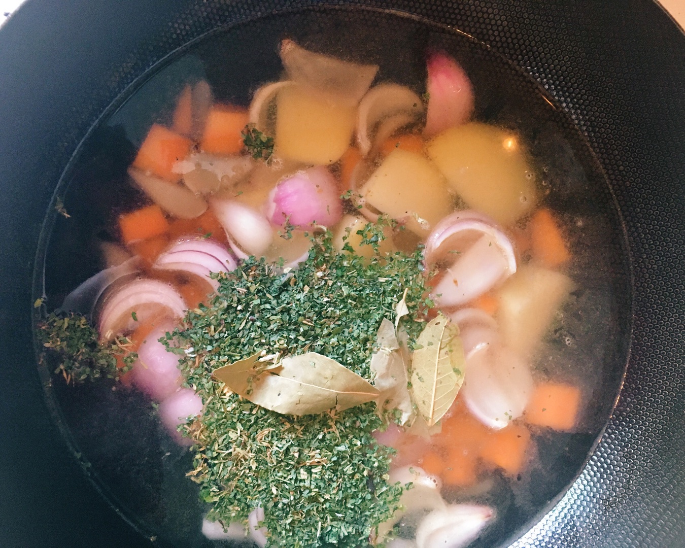 《問題餐廳》土豆卷心菜培根濃湯的做法 步骤3