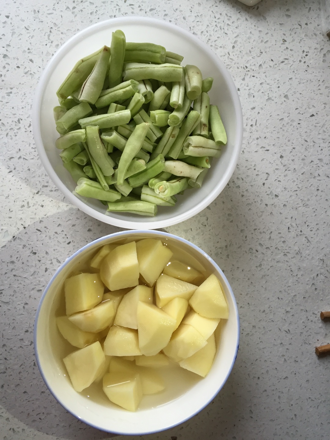 砂鍋炖排骨土豆豆角的做法 步骤2
