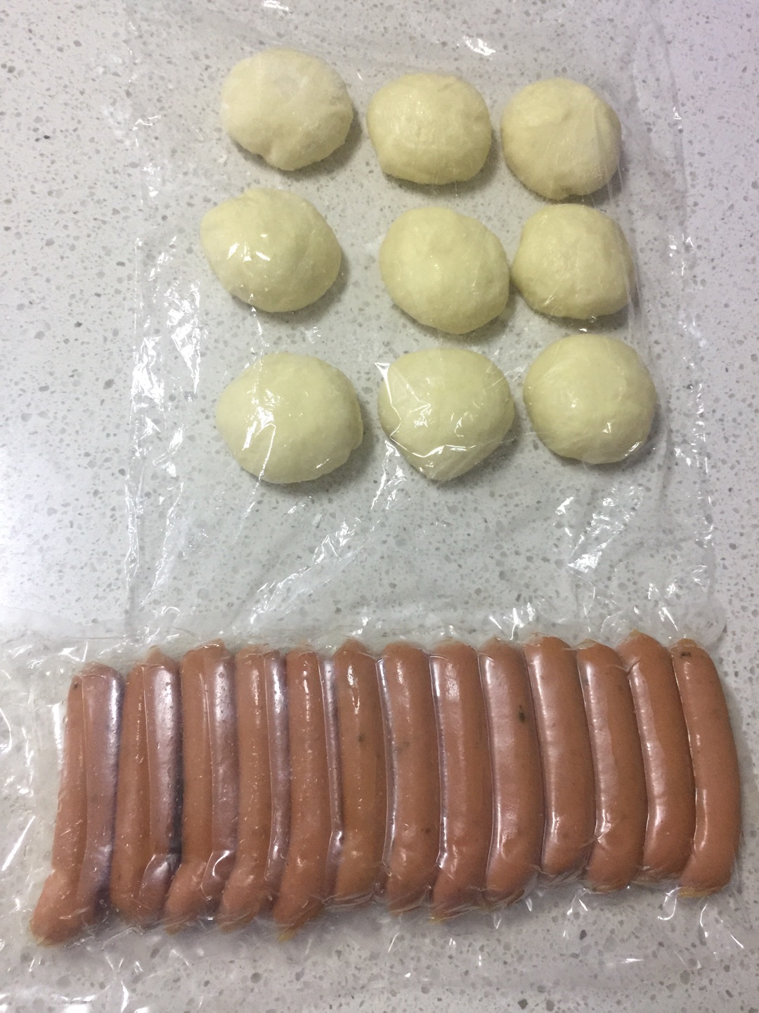 手揉熱狗面包卷的做法 步骤10