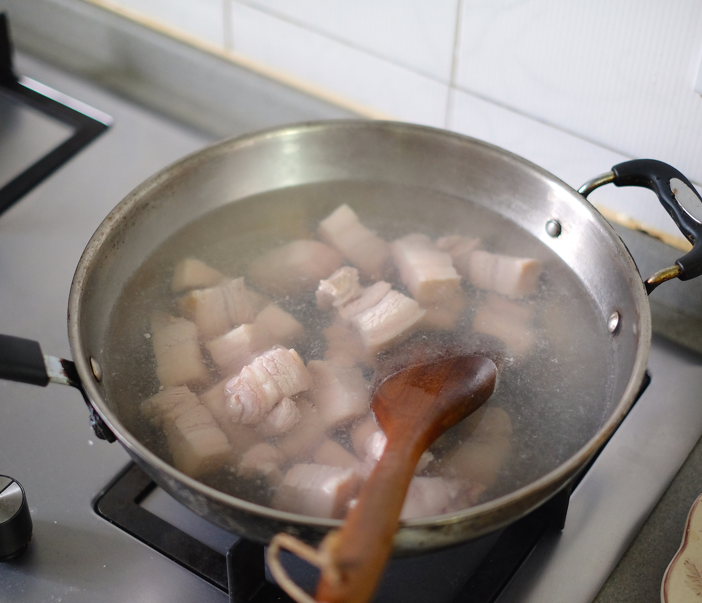 咸青梅紅燒肉的做法 步骤2