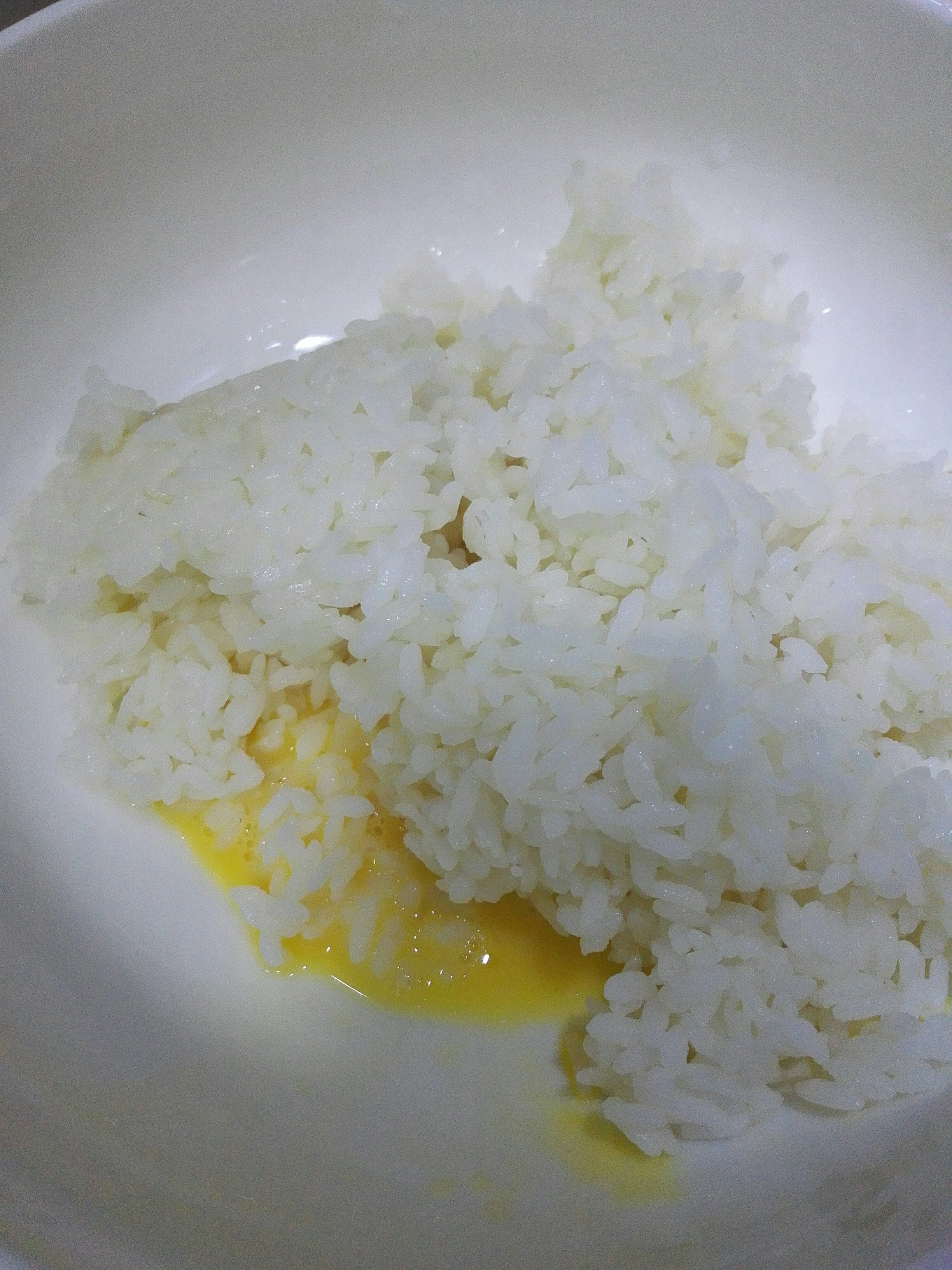 微波爐版的蛋炒飯——三分鐘的做法 步骤1