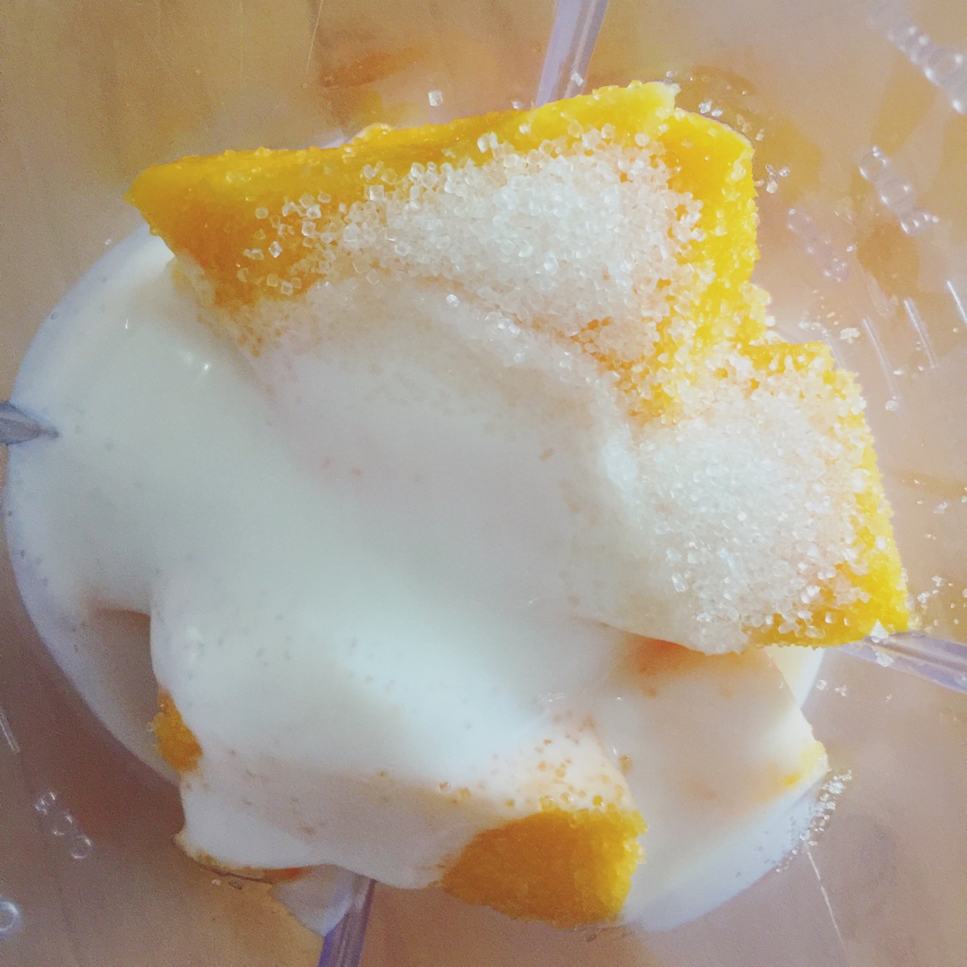屁屁牌芒果酸奶冰激凌的做法 步骤2