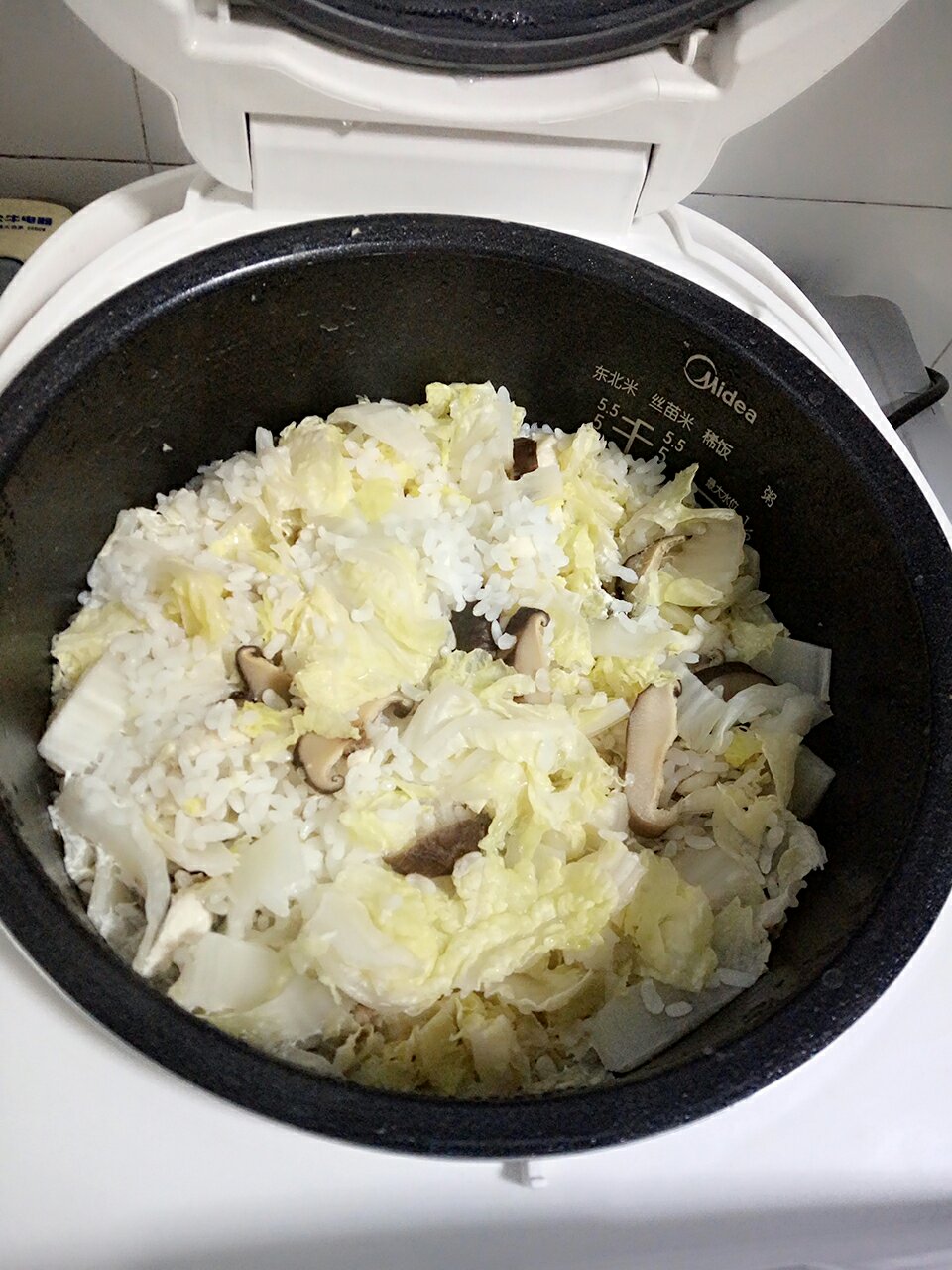 雞胸肉蘑菇娃娃菜電飯鍋的做法 步骤1