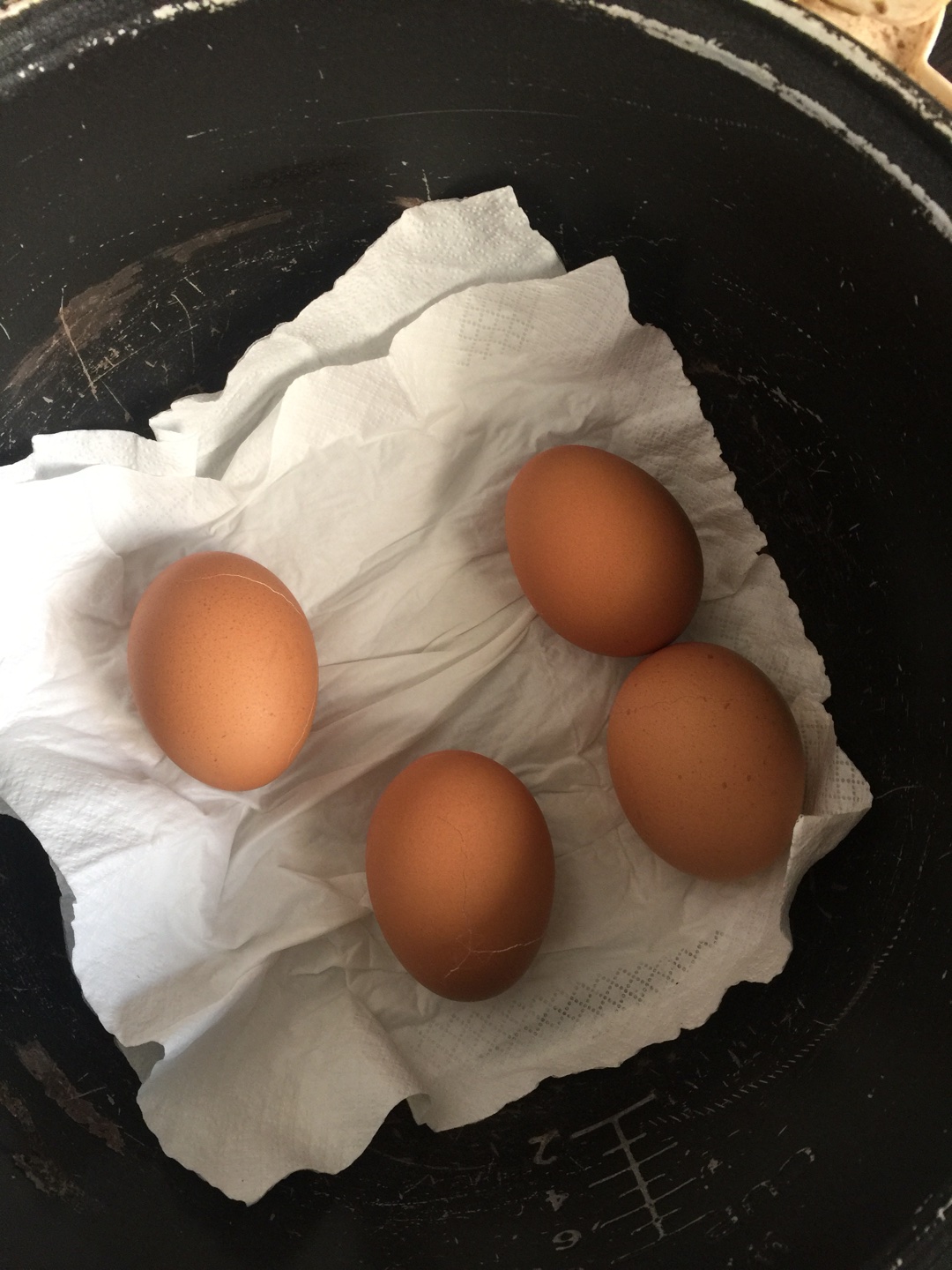 電飯煲煮雞蛋的做法 步骤2