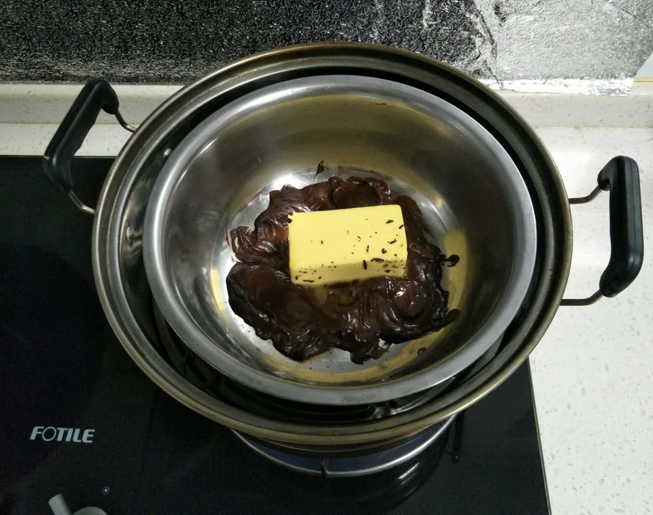 巧克力爆漿熔岩蛋糕的做法 步骤2