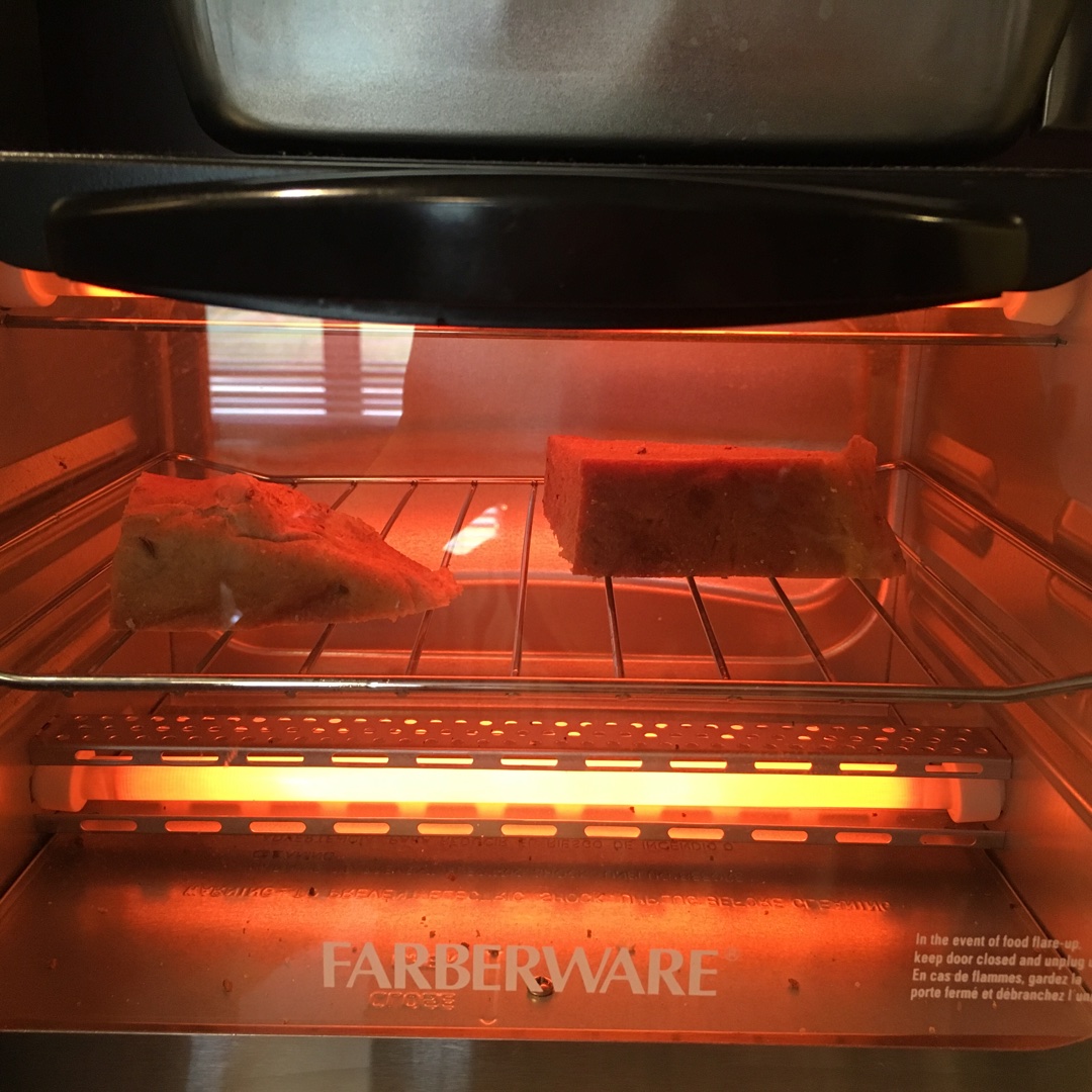烤箱厚切烤面包的做法 步骤3