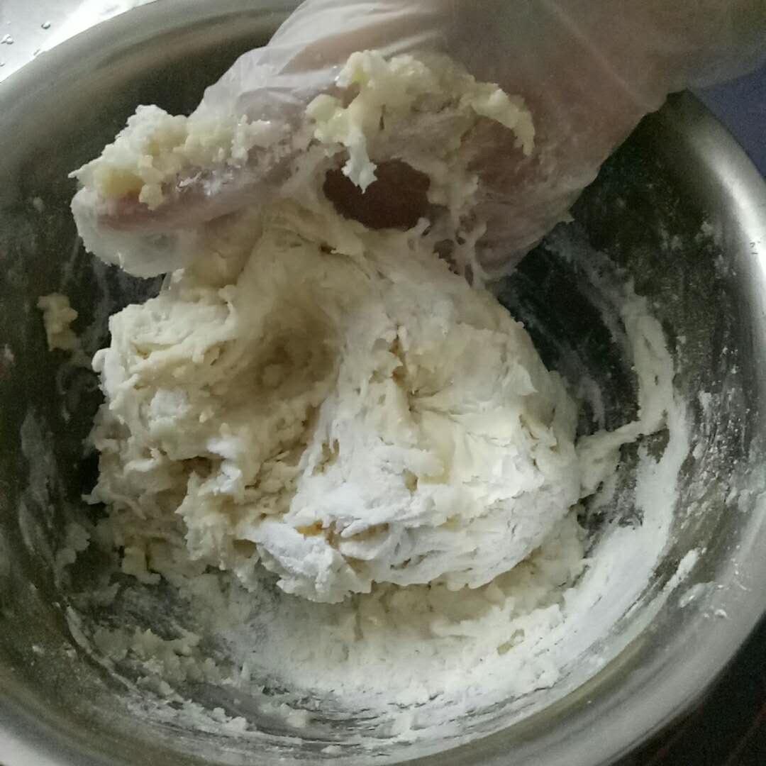 最成功易做的低糖白蓮蓉蛋黃酥的做法 步骤3