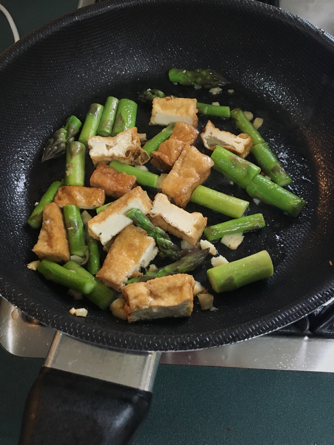 蘆筍豆腐炒蝦的做法 步骤2