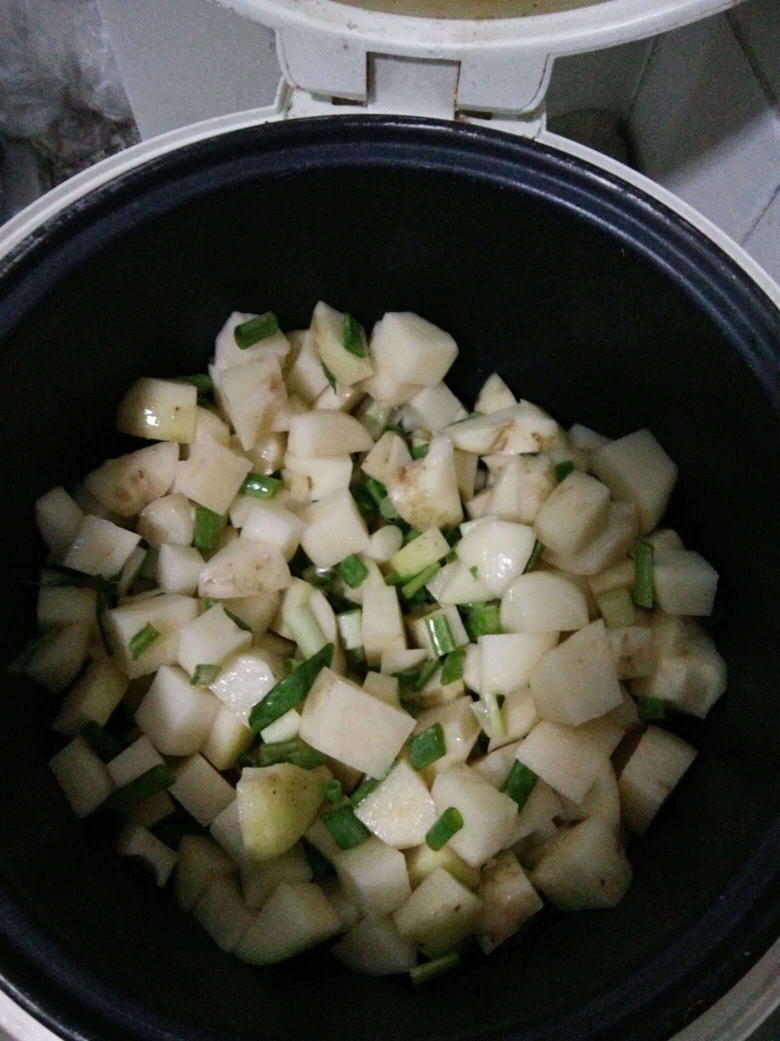 超簡易土豆燜飯，電飯鍋版的做法 步骤2