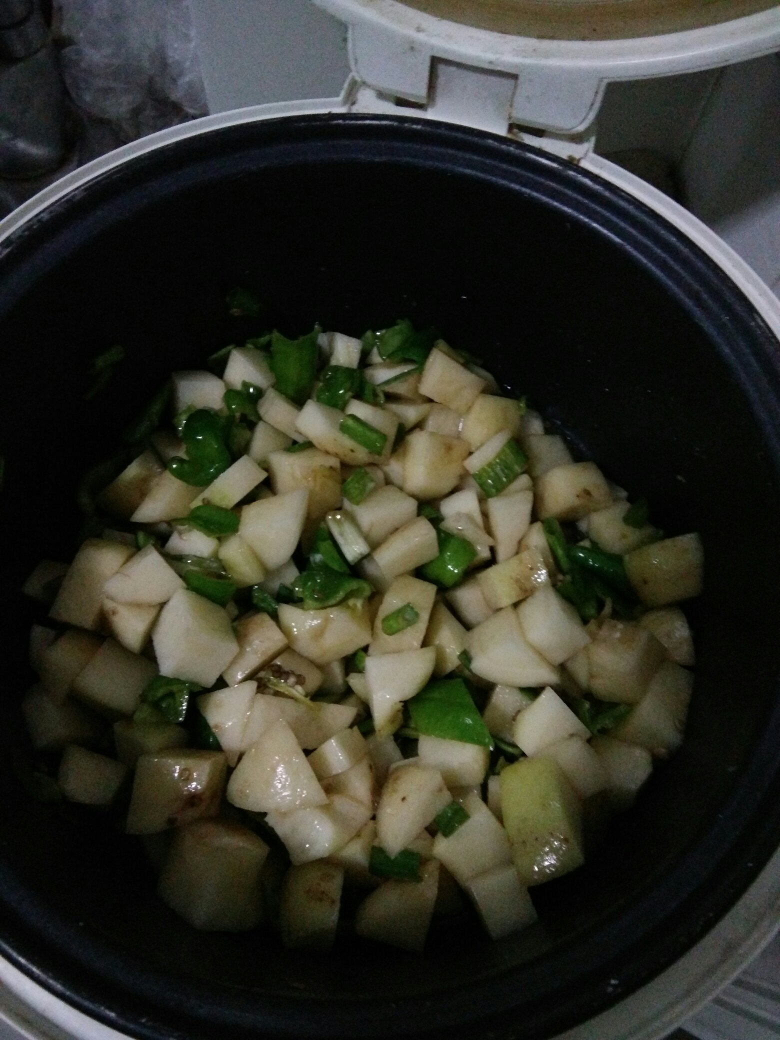超簡易土豆燜飯，電飯鍋版的做法 步骤4