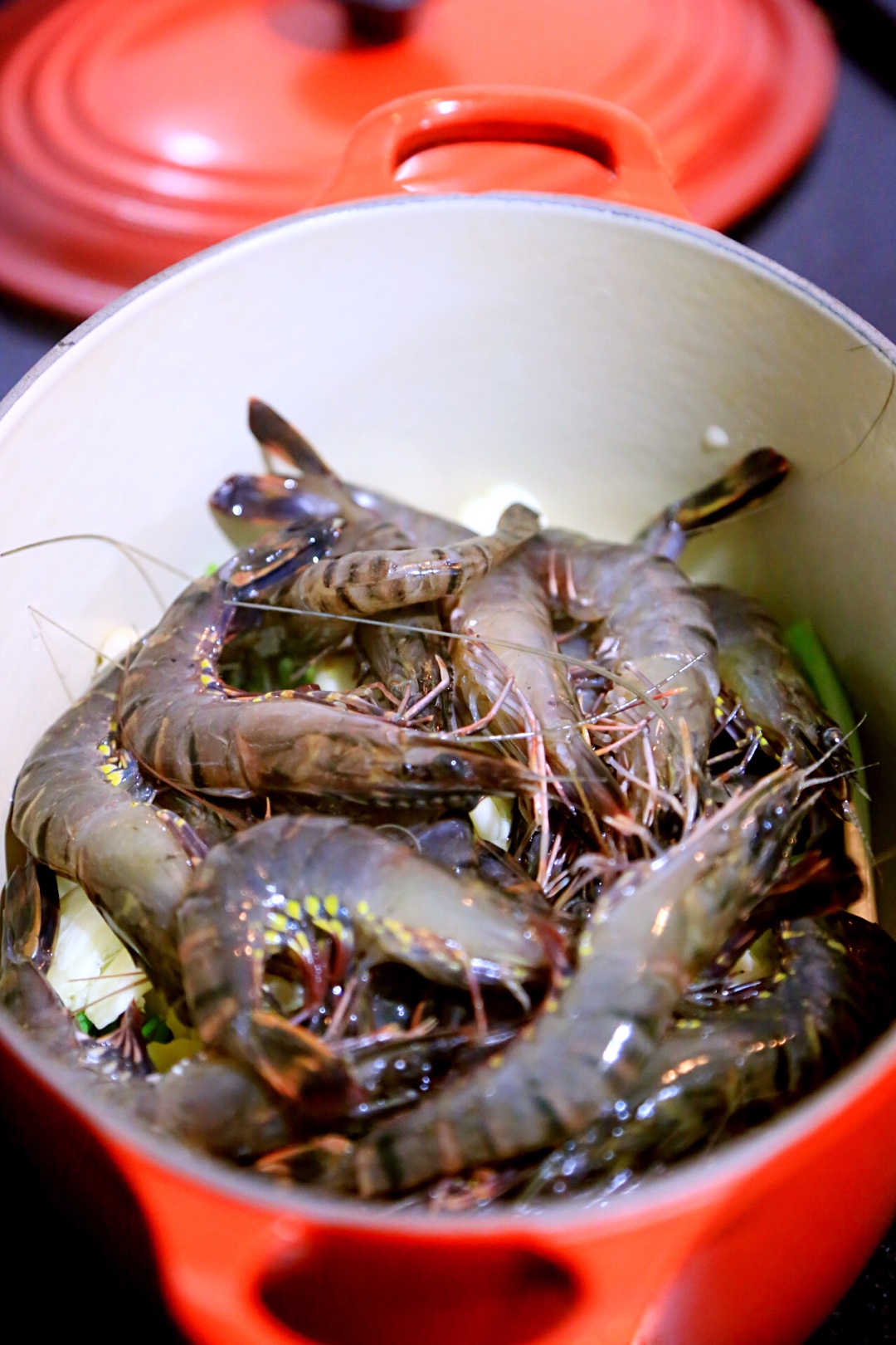 干鍋草蝦燜面的做法 步骤2