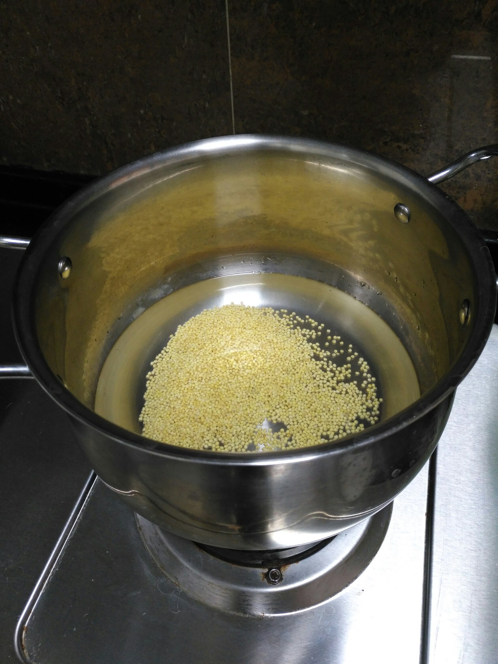 紅棗姜糖小米粥的做法 步骤2
