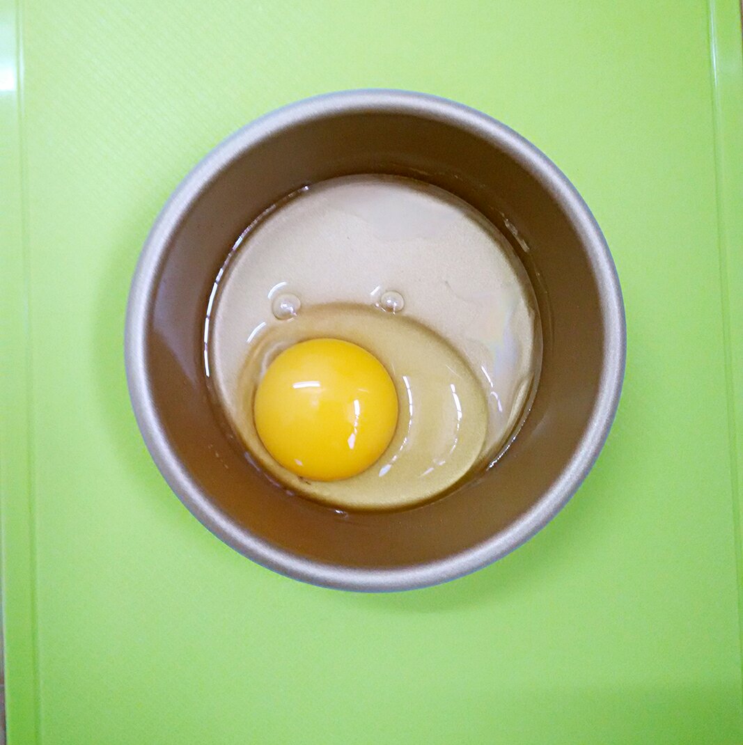 烤箱煎蛋 太陽蛋 懶人快速法的做法 步骤2