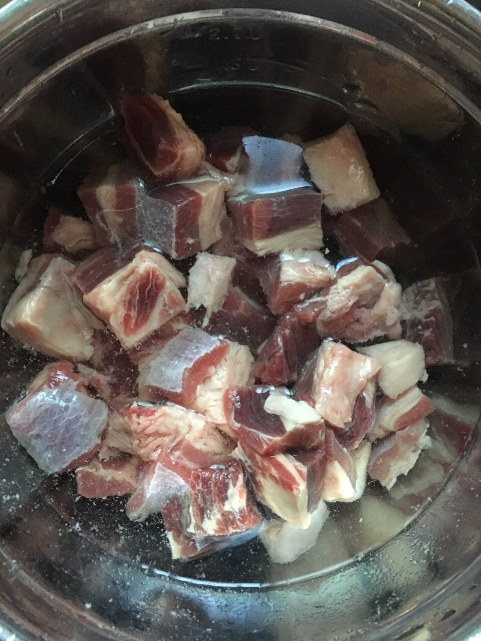 紅燒牛腩土豆蘿卜的做法 步骤1