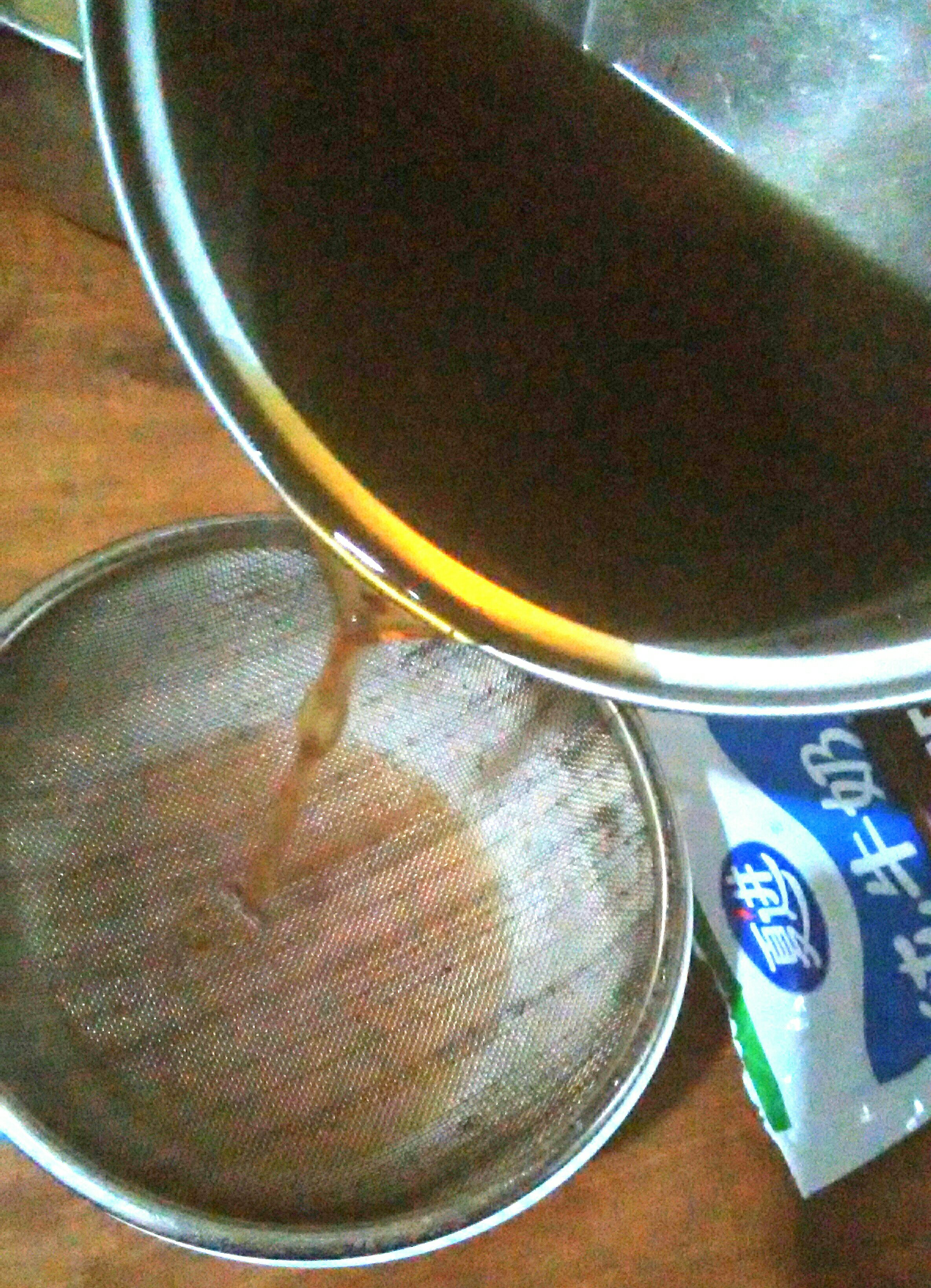 紅茶巧克力牛奶的做法 步骤3