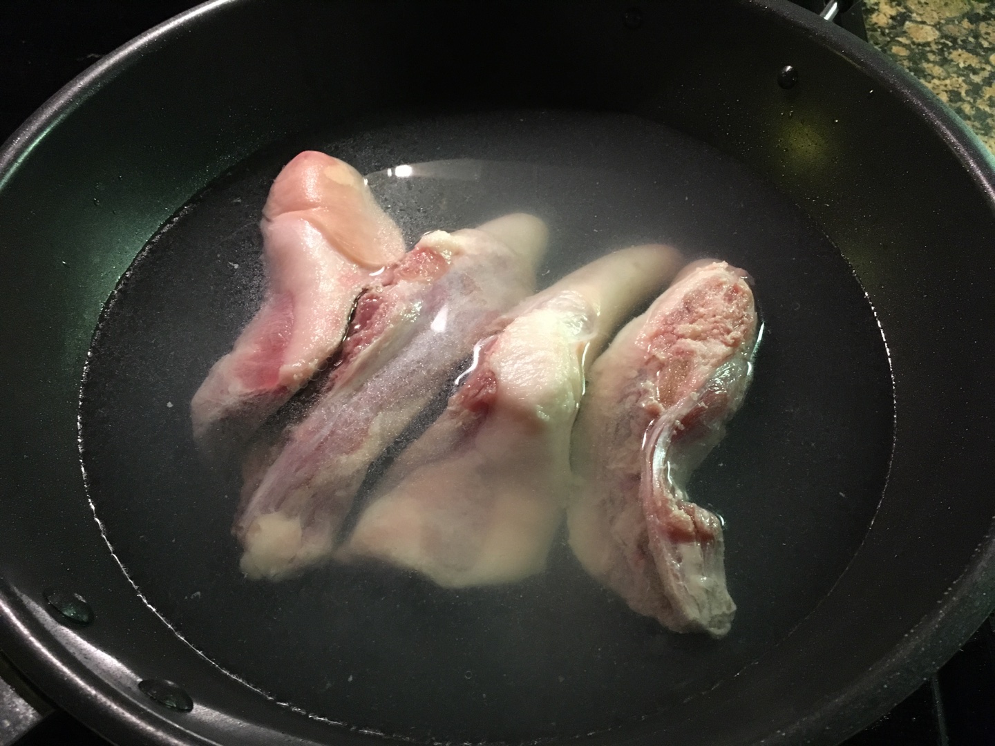 慢炖鍋豬蹄黃豆的做法 步骤1