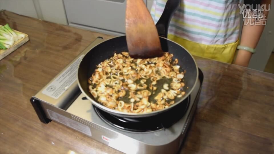 《糯米團子的廚房日記》蔥油拌面的做法 步骤5