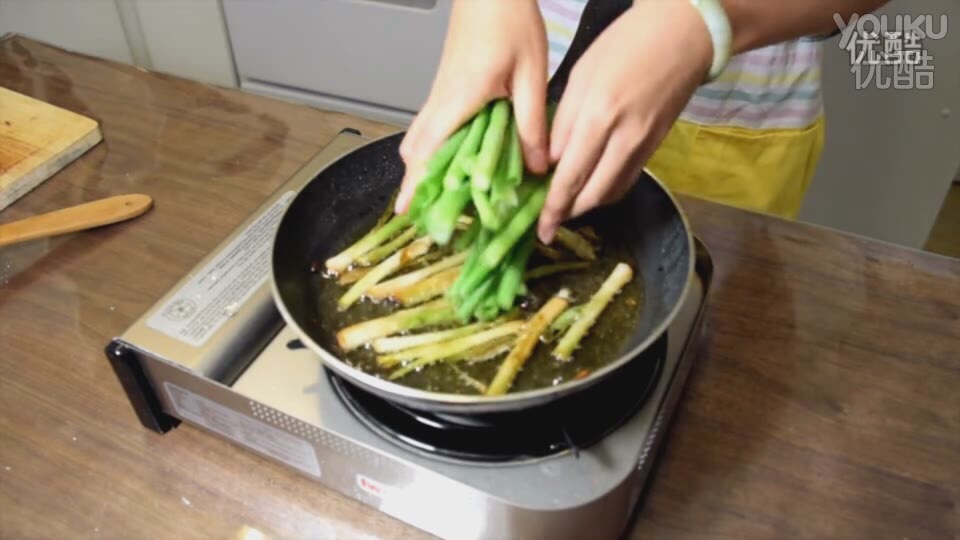 《糯米團子的廚房日記》蔥油拌面的做法 步骤8