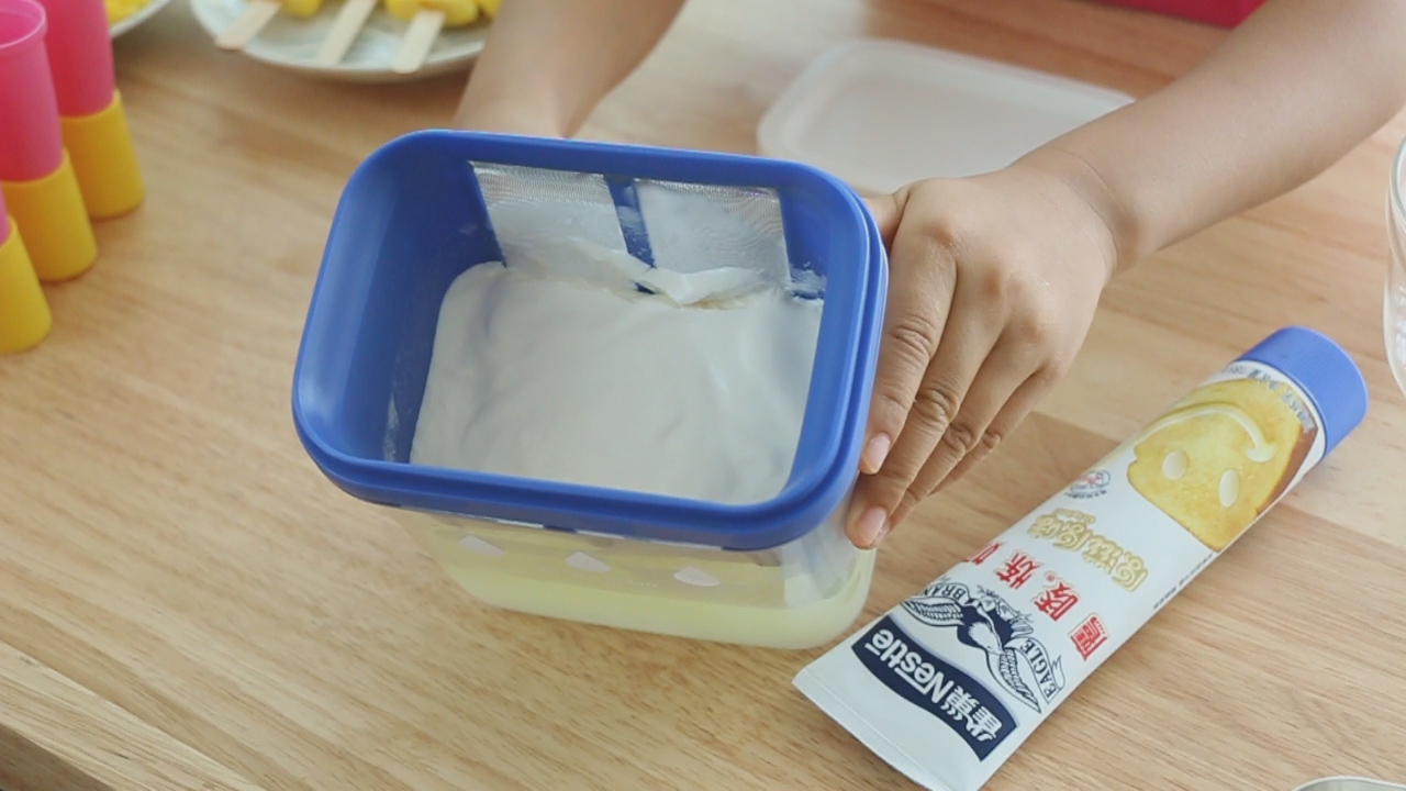 濾乳清酸奶、酸奶花、芒果夾心冰淇淋（附視頻）的做法 步骤9