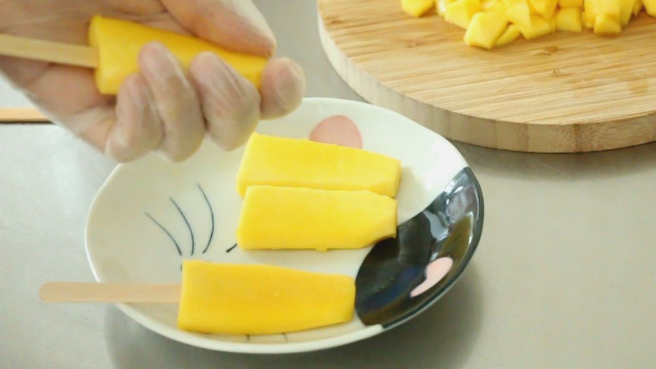 濾乳清酸奶、酸奶花、芒果夾心冰淇淋（附視頻）的做法 步骤11