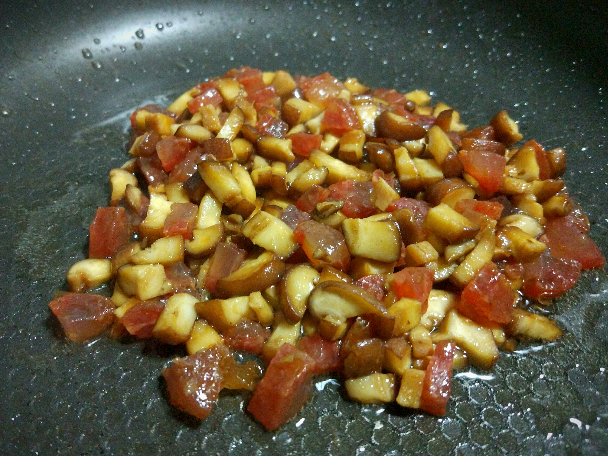臘腸香菇燜飯×炒蛋便當，簡單好吃爆表！的做法 步骤3