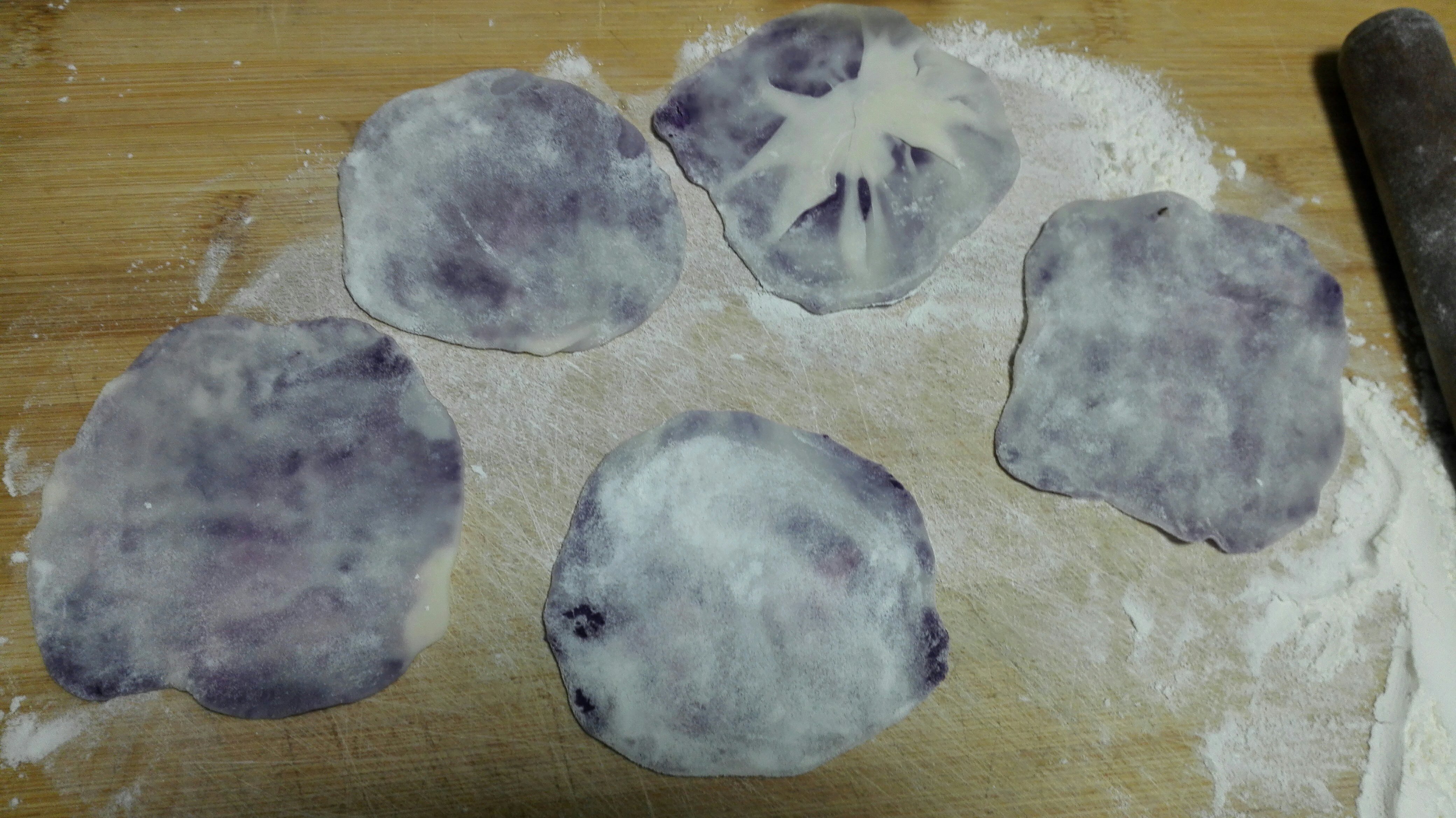 餃子皮版紫薯餅的做法 步骤2