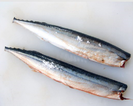 十月靜補第十一彈︰鹽烤秋刀魚的做法 步骤1