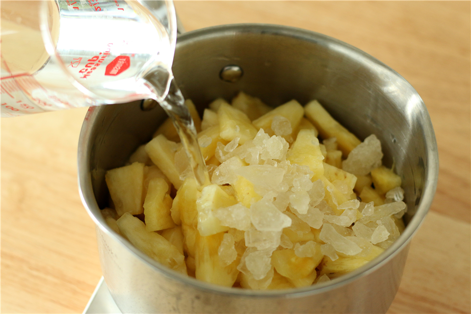 菠蘿糖水罐頭的做法 步骤2