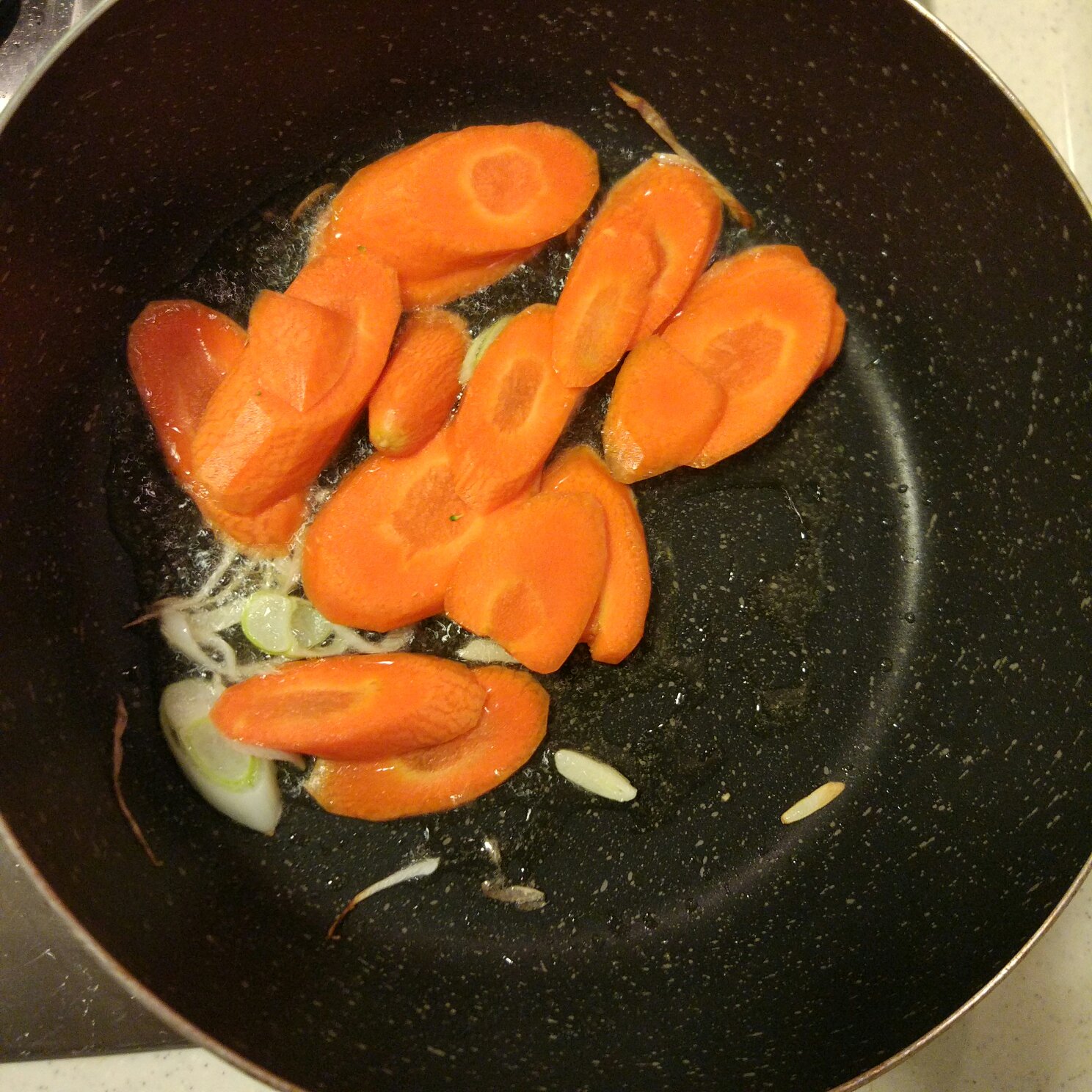 孕餐什錦:荷蘭豆 西藍花 胡蘿卜 雞腿菇的做法 步骤3