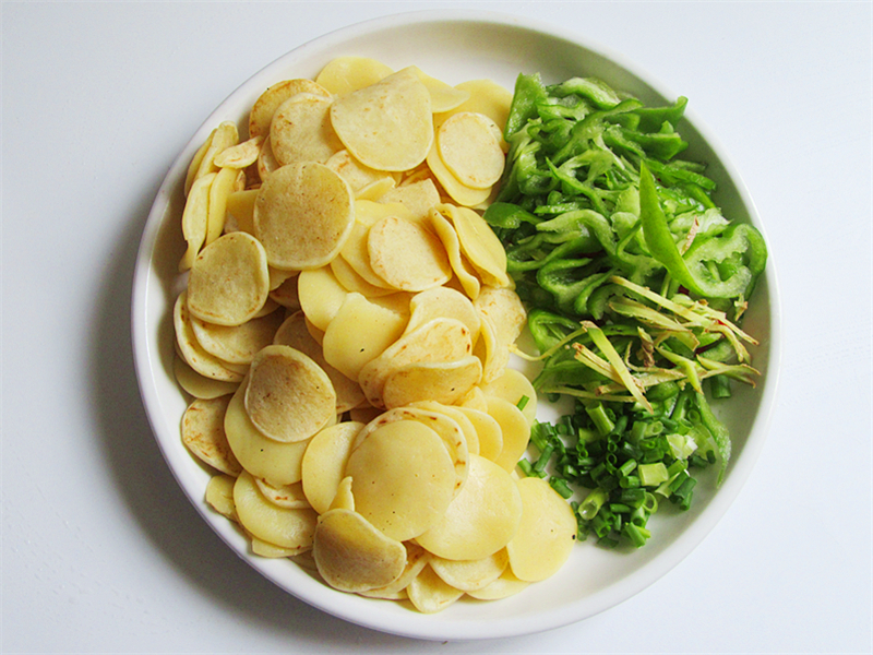 綠豆餅炒青椒的做法 步骤1