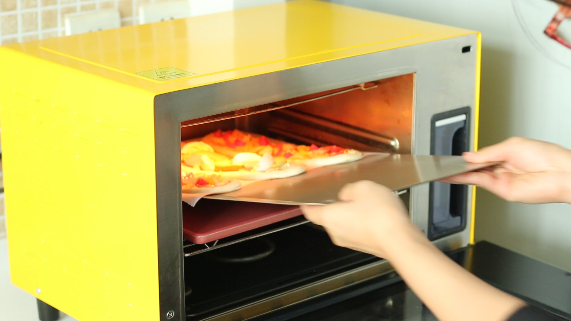 五分鐘烤熟石板閃電披薩（內附面團轉移到石板視頻）的做法 步骤13