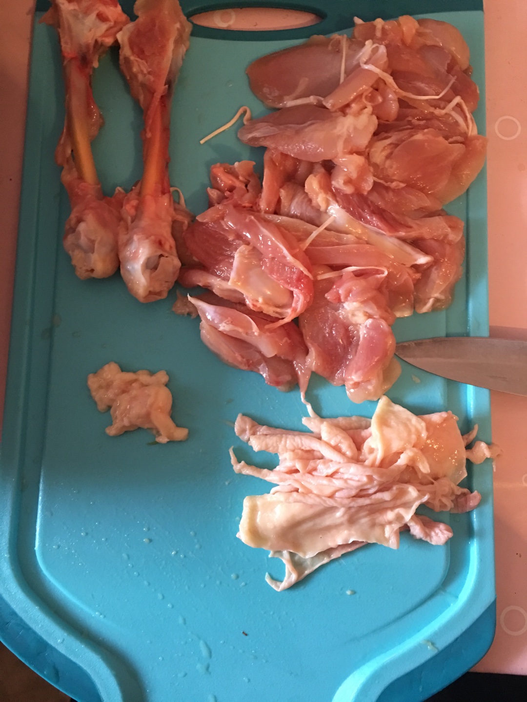 土豆板栗蘑菇燜雞腿（水果刀版）的做法 步骤3