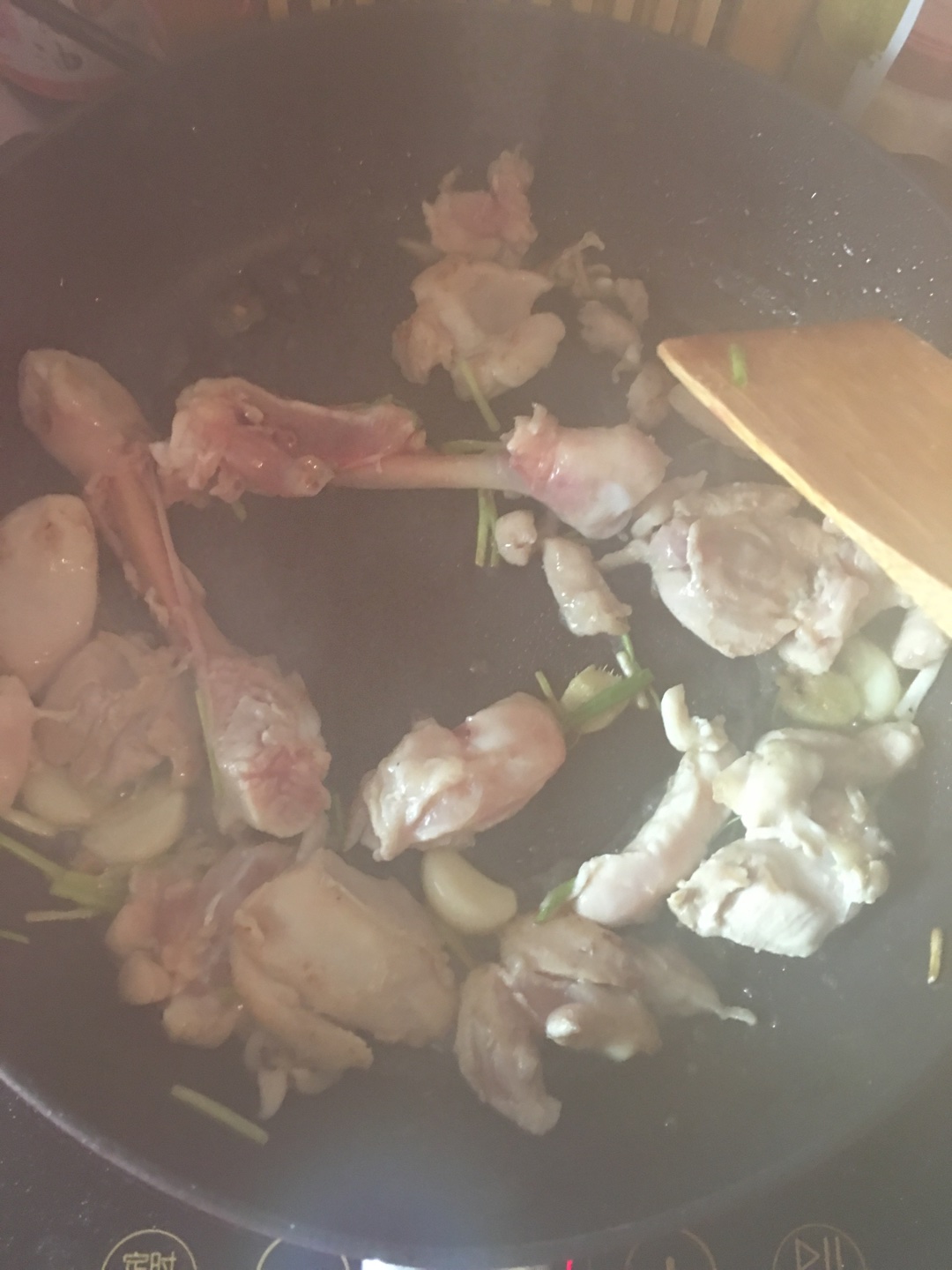 土豆板栗蘑菇燜雞腿（水果刀版）的做法 步骤6