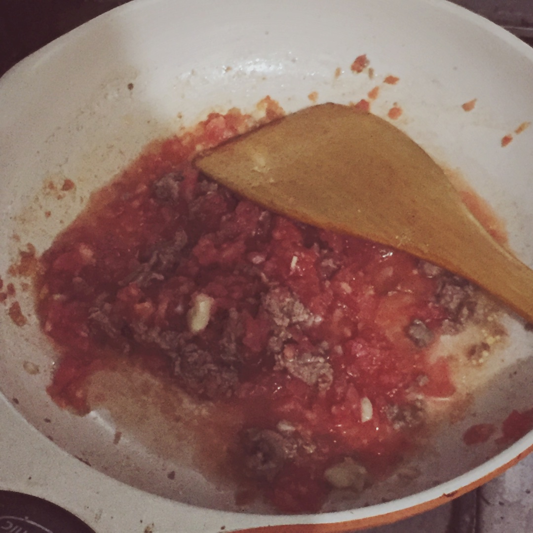 番茄肉醬意面的做法 步骤2