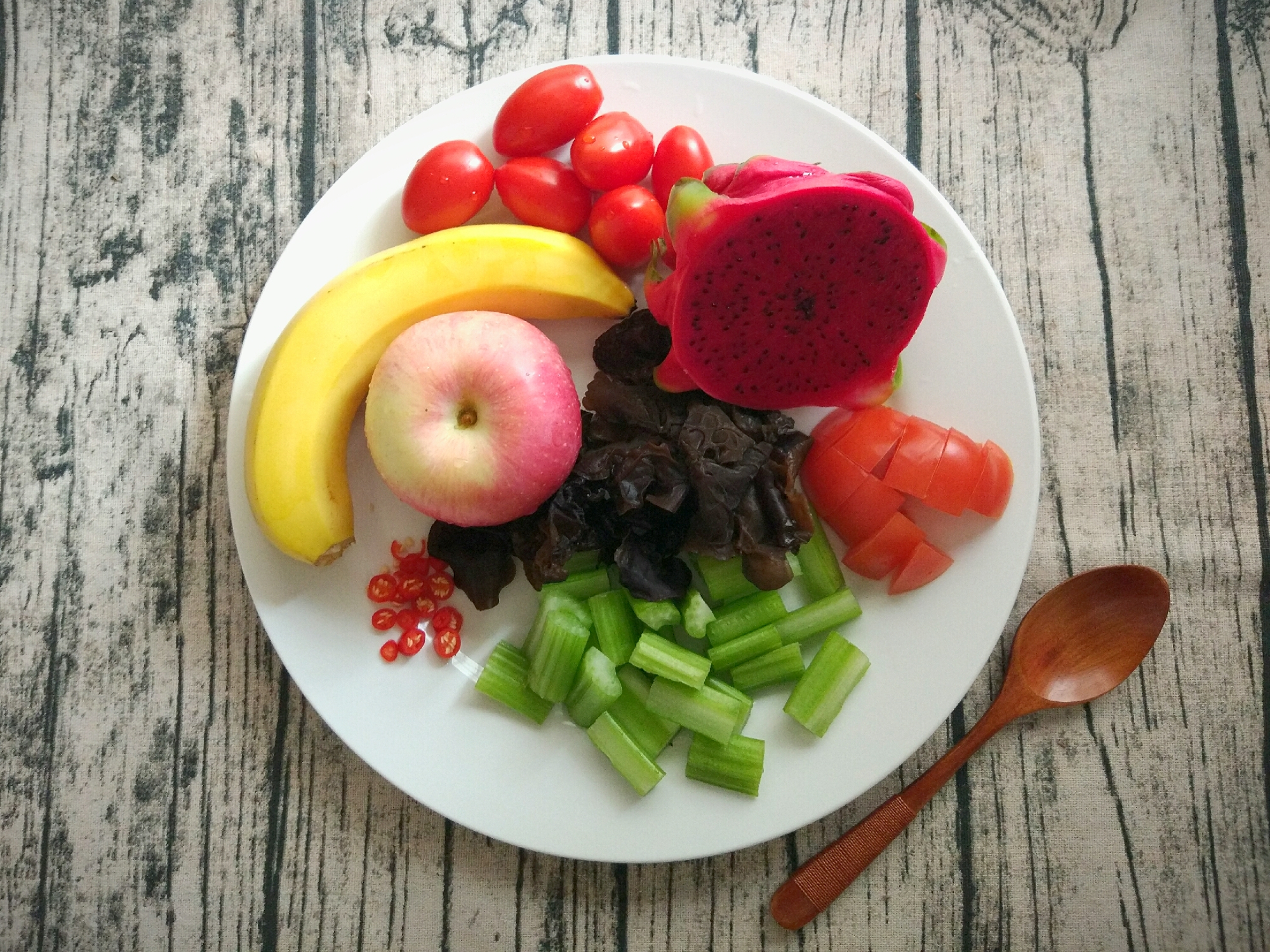 清炒三蔬×水果沙拉便當，節後清腸的正確姿勢！的做法 步骤1