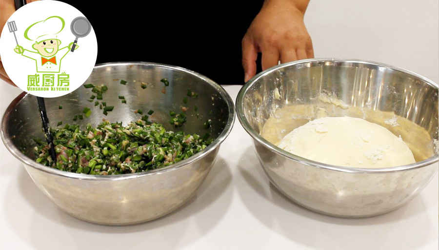 威廚藝中式傳統早餐--韭菜豬肉包子的做法 步骤1