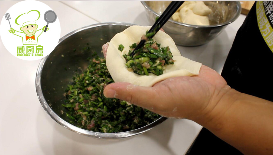 威廚藝中式傳統早餐--韭菜豬肉包子的做法 步骤4
