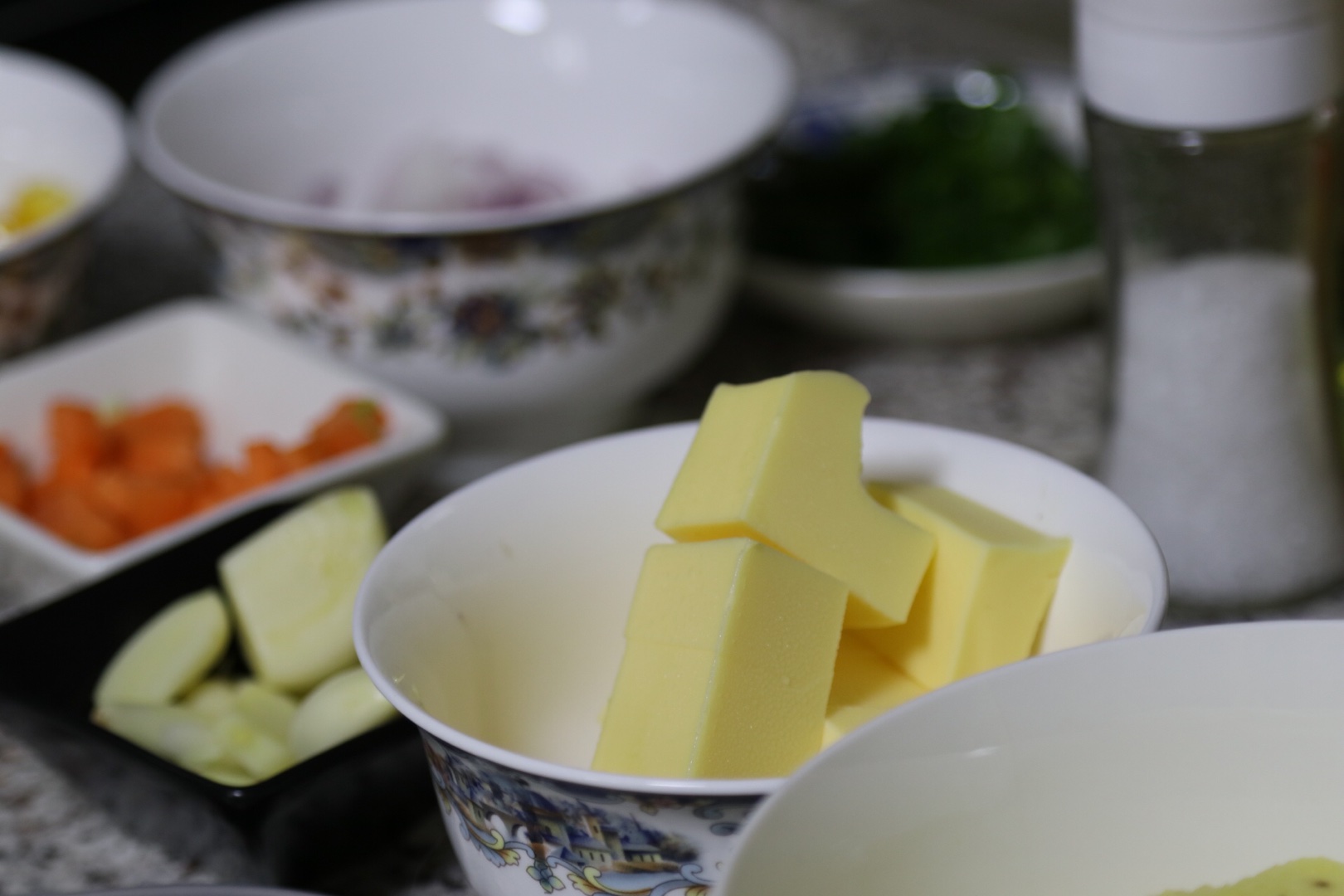 矜宸•西芹斯蒂爾頓乳酪濃湯配面包的做法 步骤3