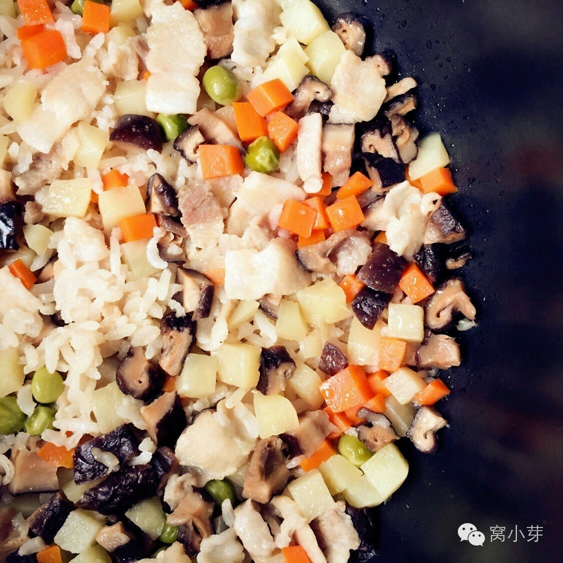 寶寶輔食:香菇土豆燜肉飯—每粒米飯都吸收了菜汁肉湯，方便，營養，滿屋飄香！12M+的做法 步骤8