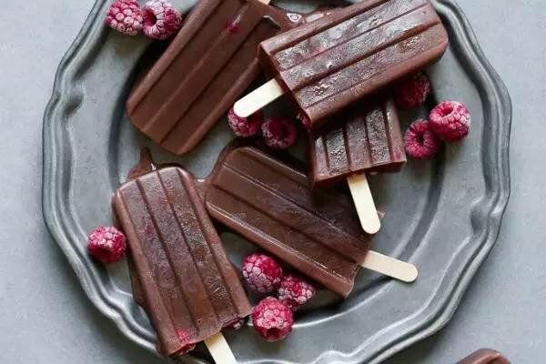 樹莓巧克力冰淇淋的做法 步骤3
