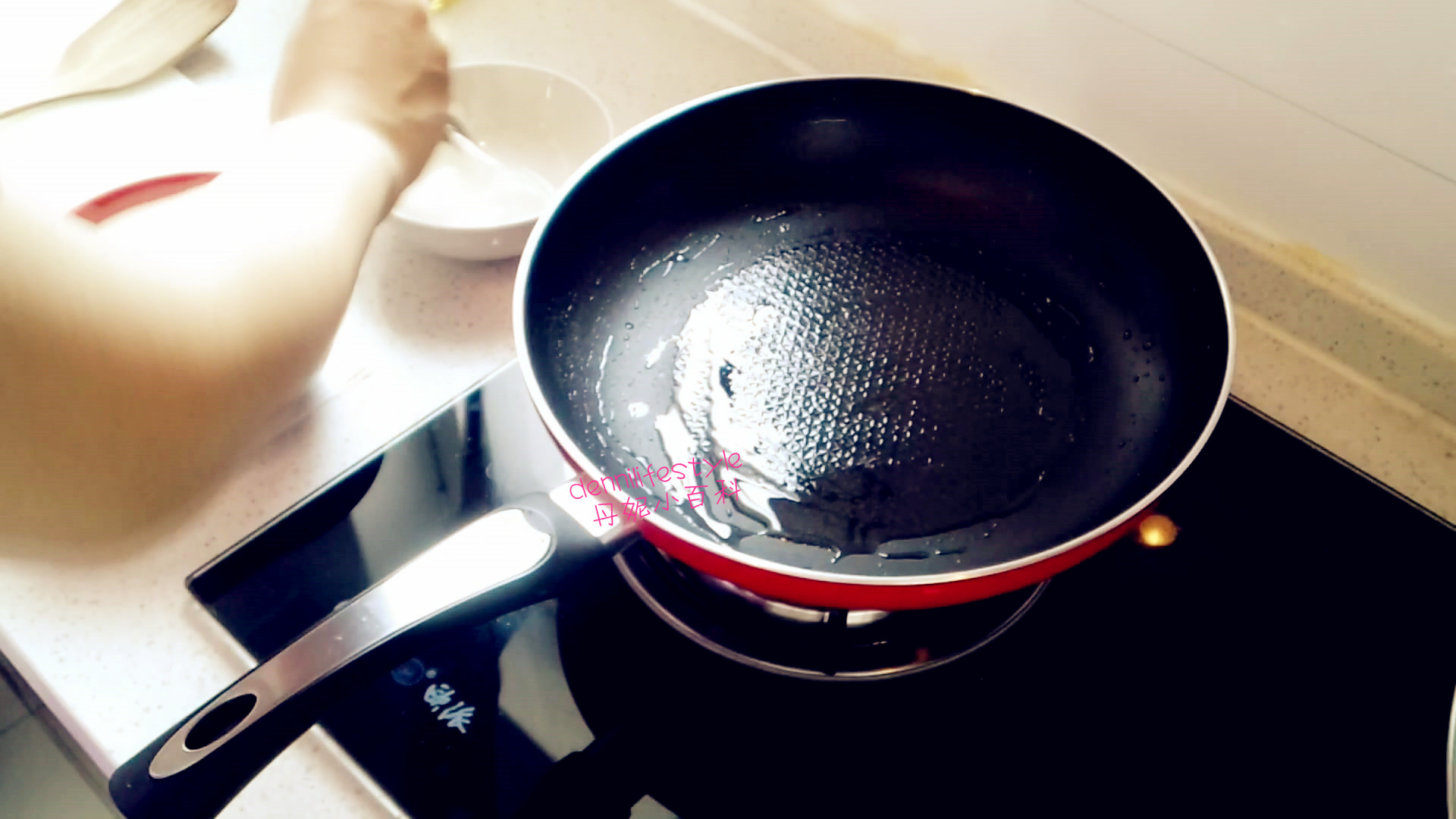平底鍋(yuan形)版~原味厚蛋燒的做法 步骤3