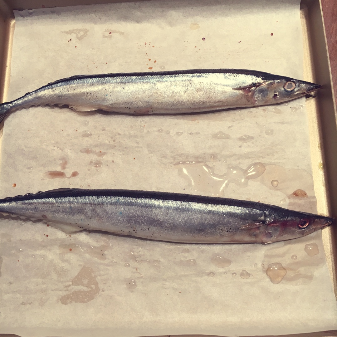 日式經典—炭烤秋刀魚的做法 步骤2