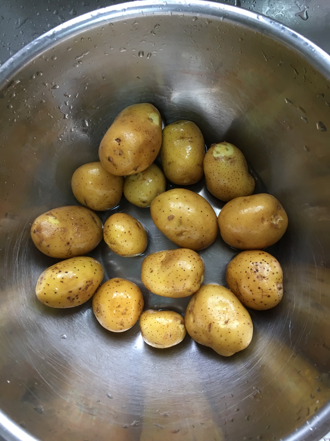矜宸•香煎小土豆的做法 步骤1
