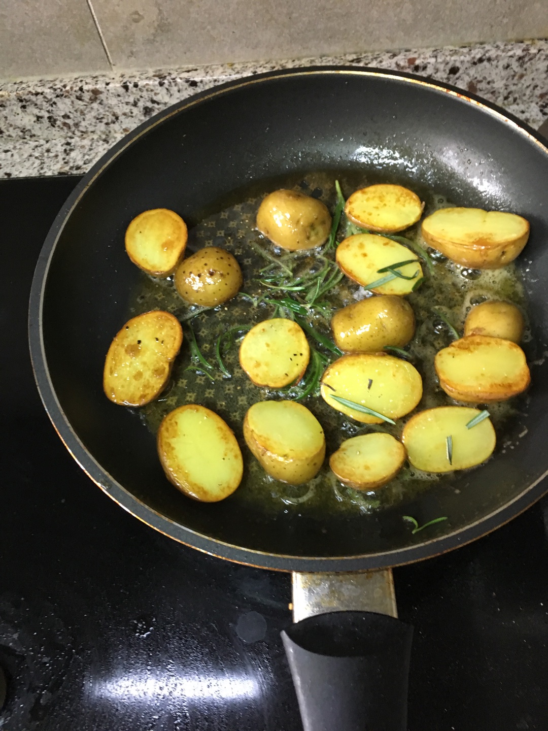 矜宸•香煎小土豆的做法 步骤4
