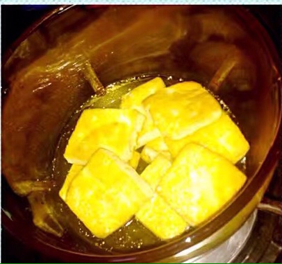 菜籽油香煎臭豆腐 炖 黃辣丁（昂刺魚） by wqy的做法 步骤2