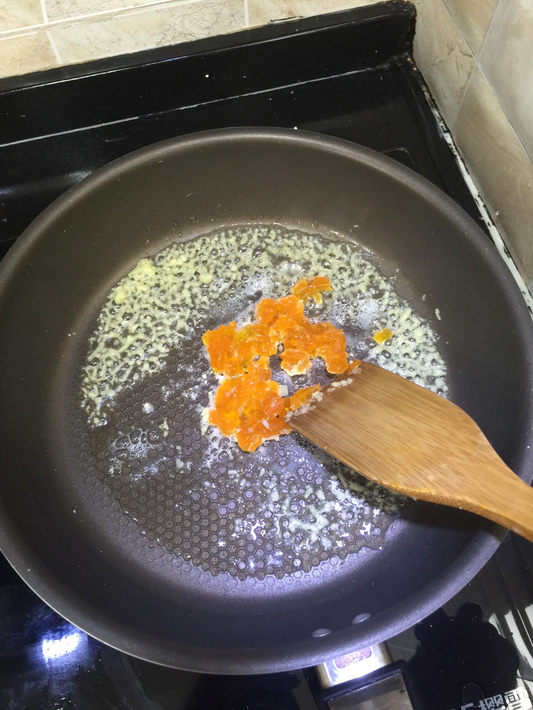 蛋黃白蓉花膠燴豆腐的做法 步骤8