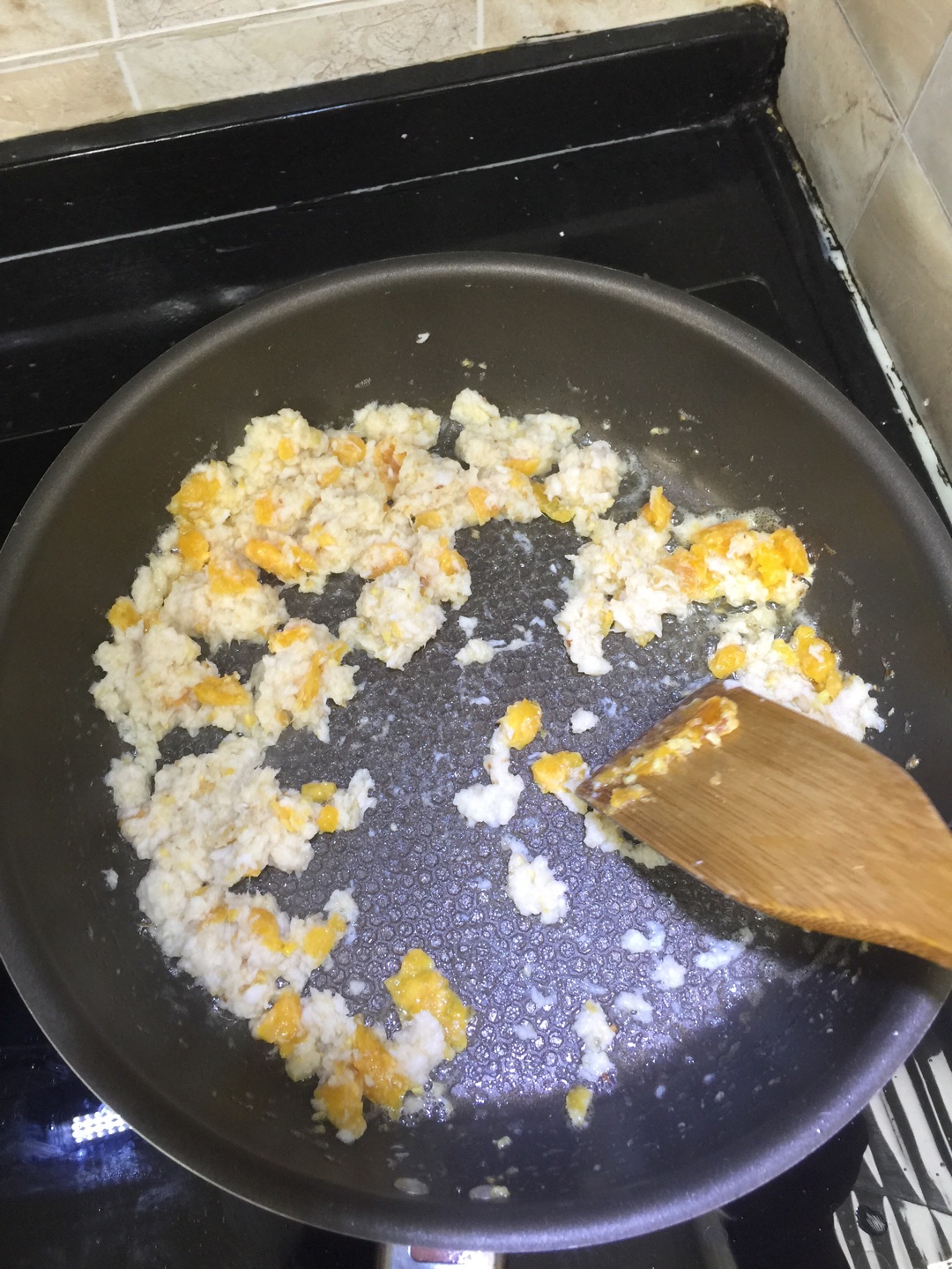 蛋黃白蓉花膠燴豆腐的做法 步骤10