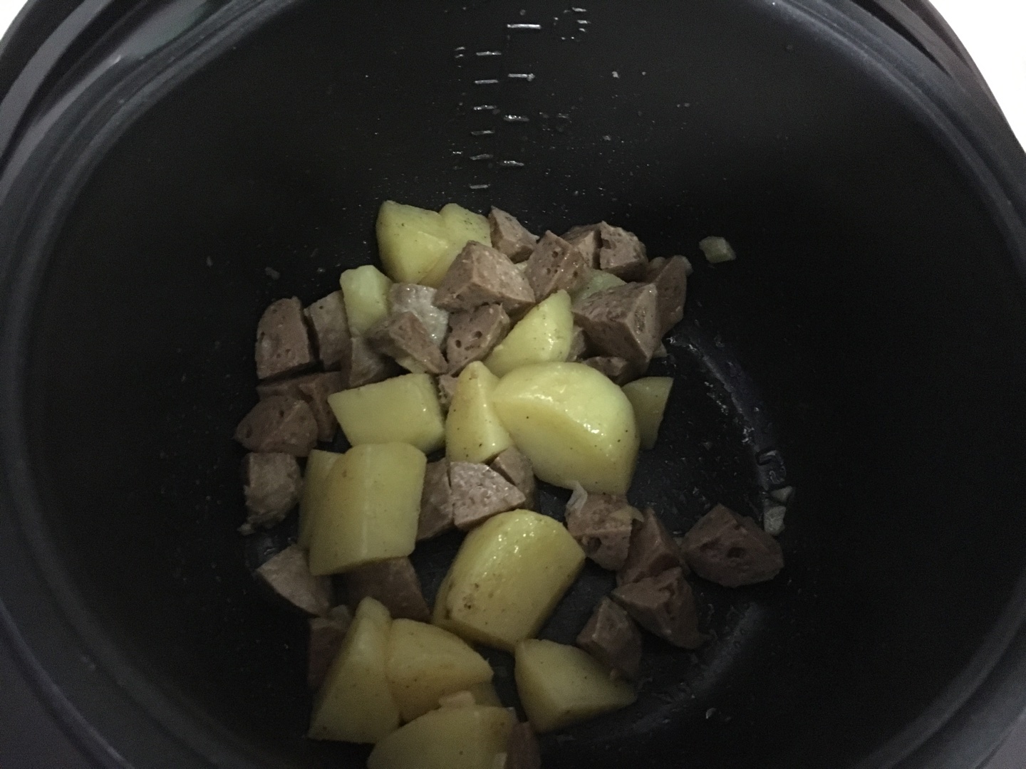電飯鍋牛肉丸炒土豆的做法 步骤6